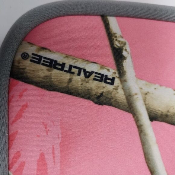 NWT. 15.6" REALTREE LAPTOP SLEEVE. . - Picture 7 of 9